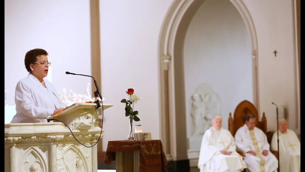 දිව්‍ය පූජාව අවස්ථාවේ දී ගිහියන් විසින් දේව වාක්‍ය උච්චාරණය කිරීම. 